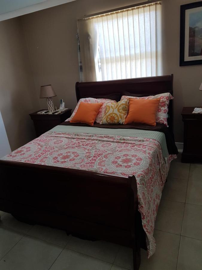 New Kingston Luxurious Secure Condo Εξωτερικό φωτογραφία