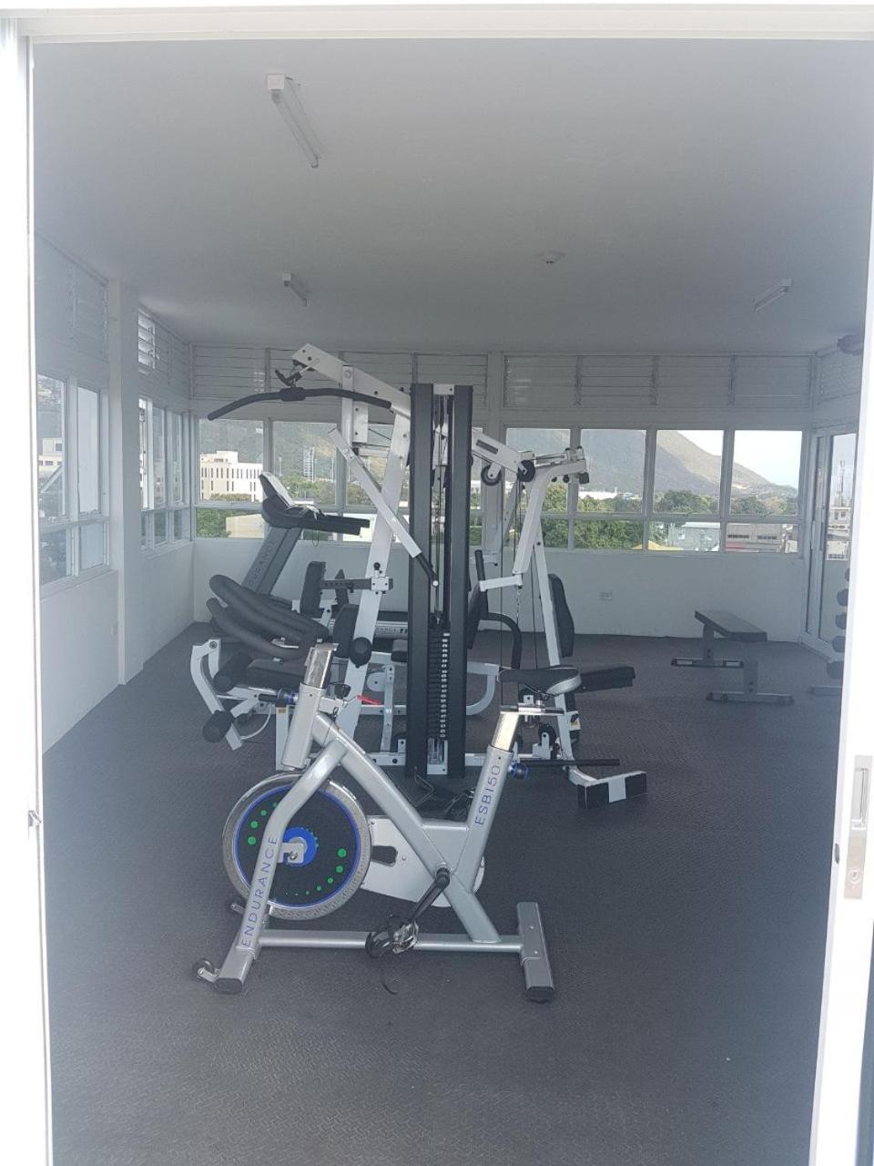 New Kingston Luxurious Secure Condo Εξωτερικό φωτογραφία