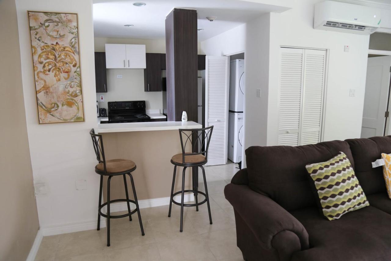 New Kingston Luxurious Secure Condo Εξωτερικό φωτογραφία